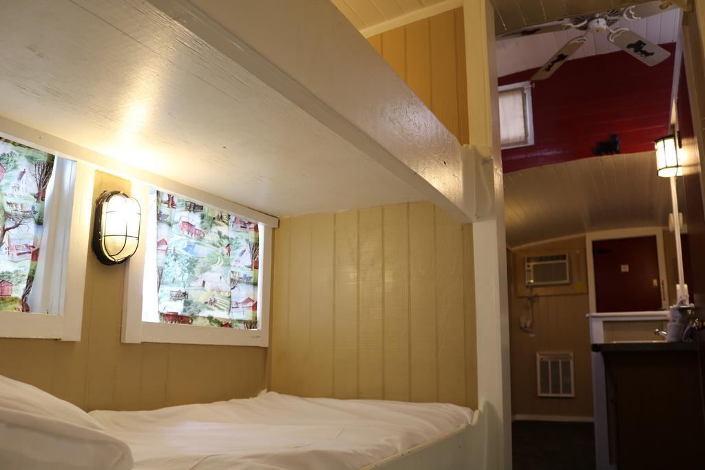 Red Caboose Motel & Restaurant Ronks Zewnętrze zdjęcie