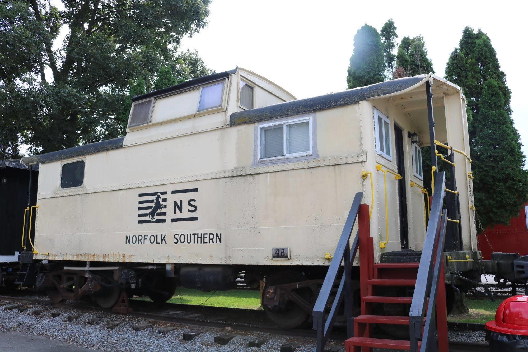 Red Caboose Motel & Restaurant Ronks Zewnętrze zdjęcie